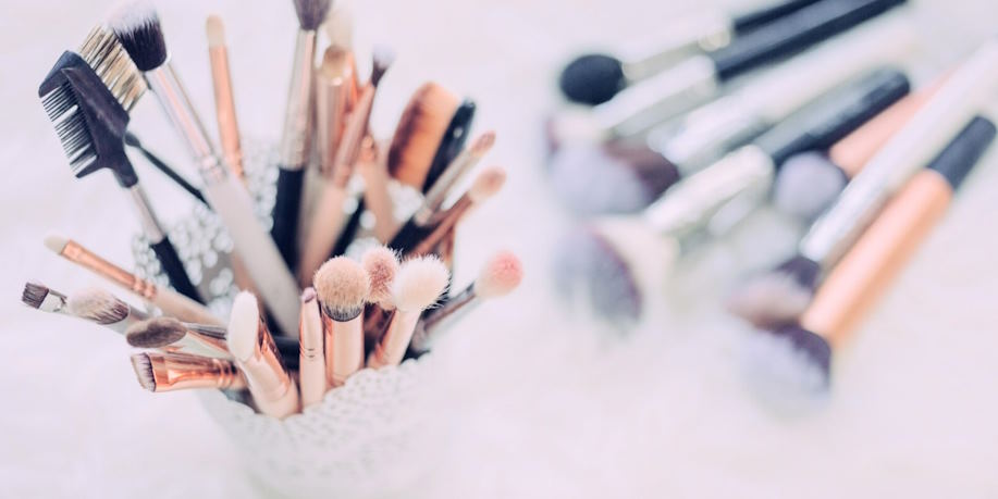 use-makeup-brushes-and-sponges